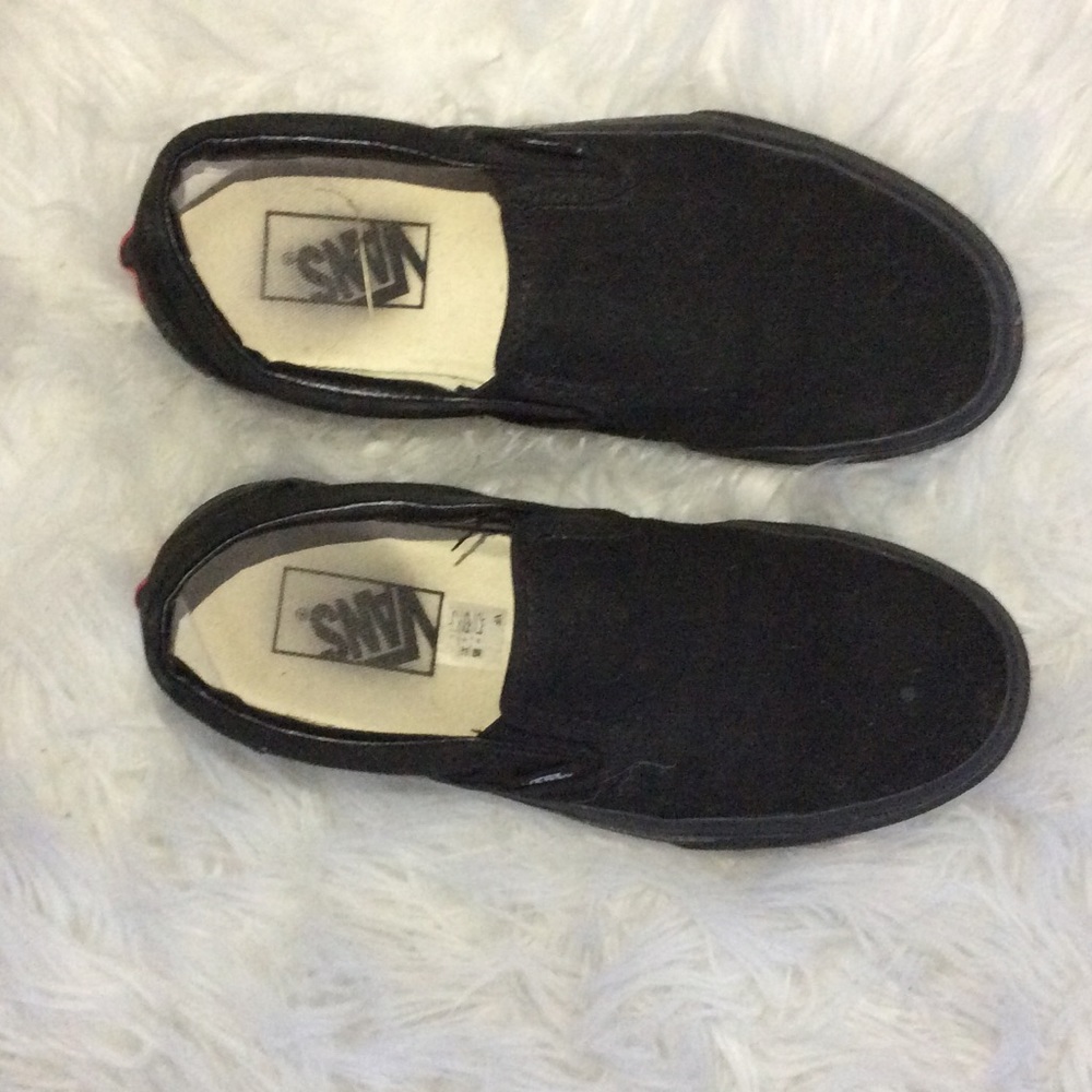 Black vans slip on