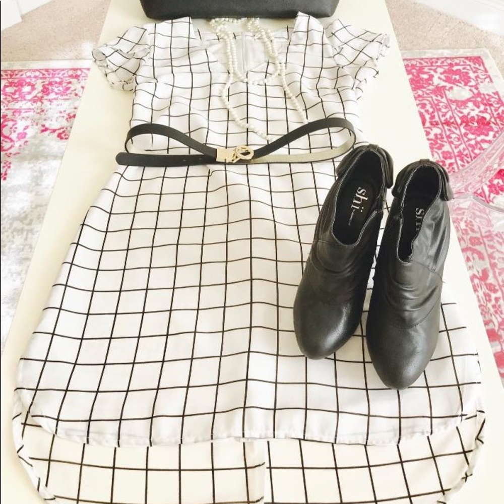 Sold!!! 😍 Window pane pattern dress 😍