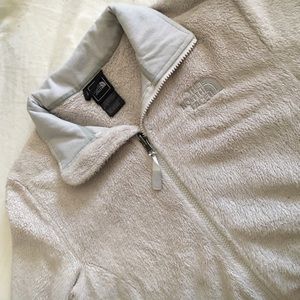 ❄️Fuzzy Light Grey North Face Jacket❄️