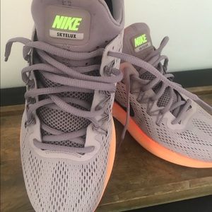 Plum and bright mango Nike lunar skyelux