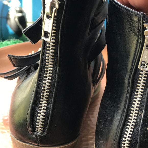 Cutout buckle ankle boots - Picture 3 of 8