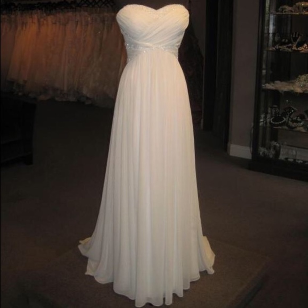 Venus Bridal chiffon wedding dress size 4