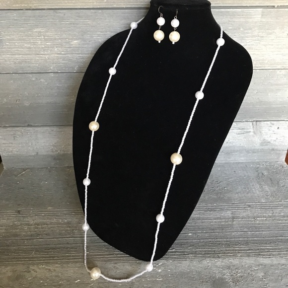 🎈PEARL EARRING AND NECKLACE SET - Picture 1 of 2