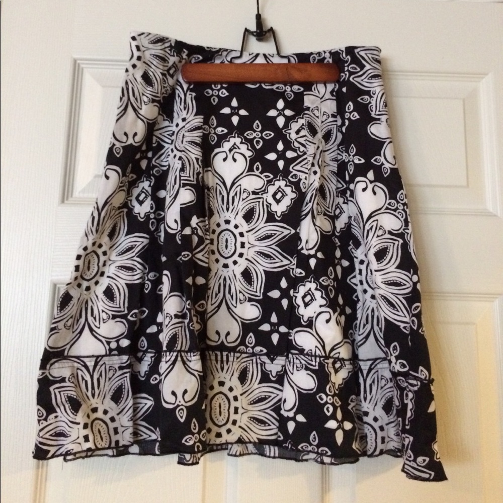WHBM Black and White Flowered Skirt