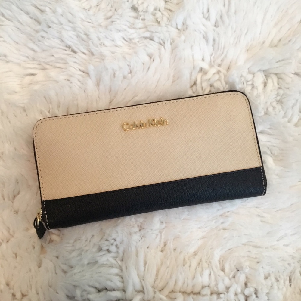 Calvin Klein Zip Around Continental Wallet