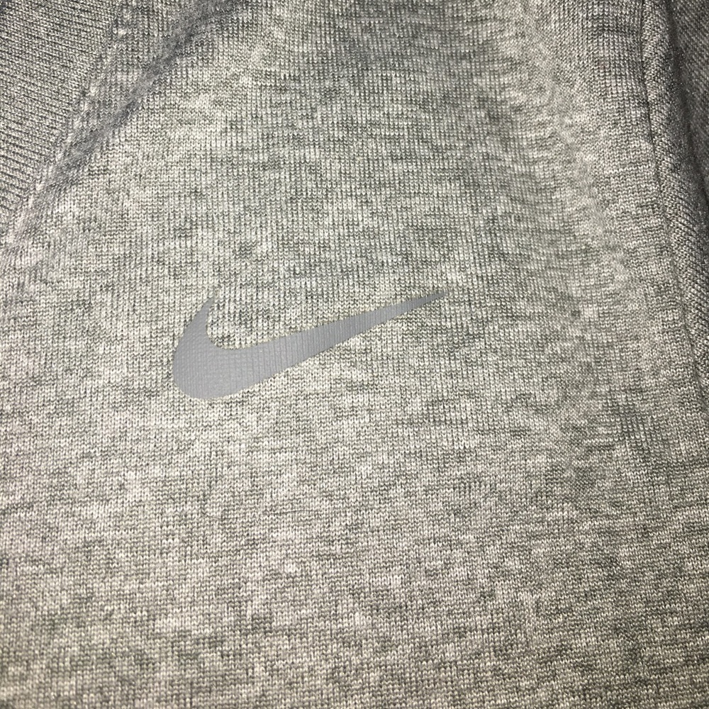 NIKE - Picture 2 of 4