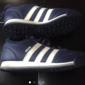 navy and white adidas samoa