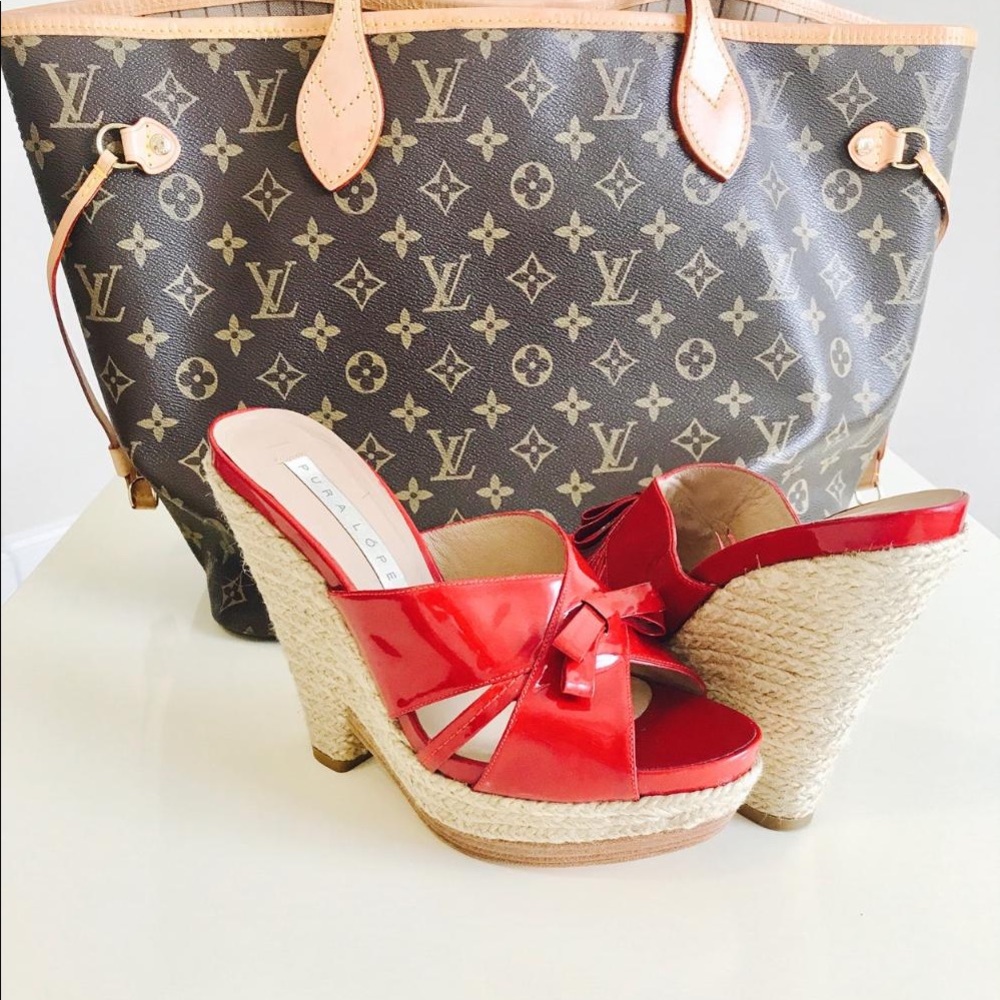 Sold!!! 😍 Pura López wedges 😍