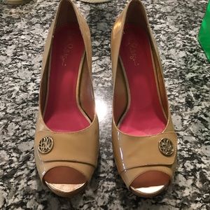 Lilly Pulitzer Tan resort chic button wedge 7.5