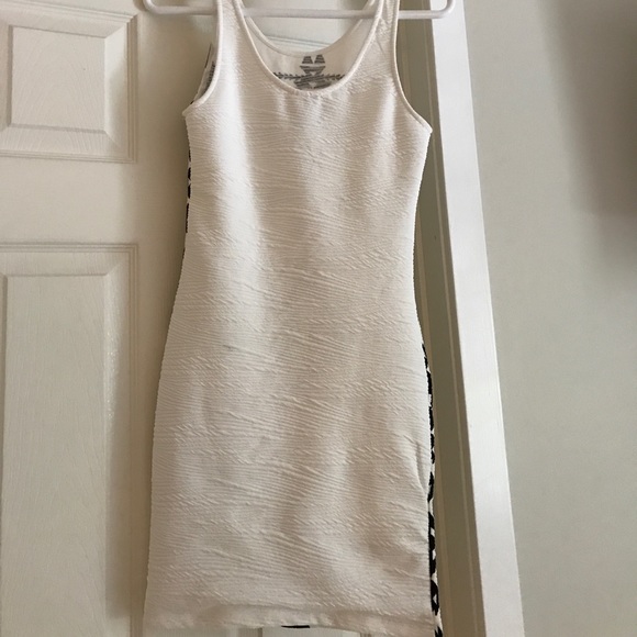 H&M Aztec Black & White Bodycon - Picture 5 of 8