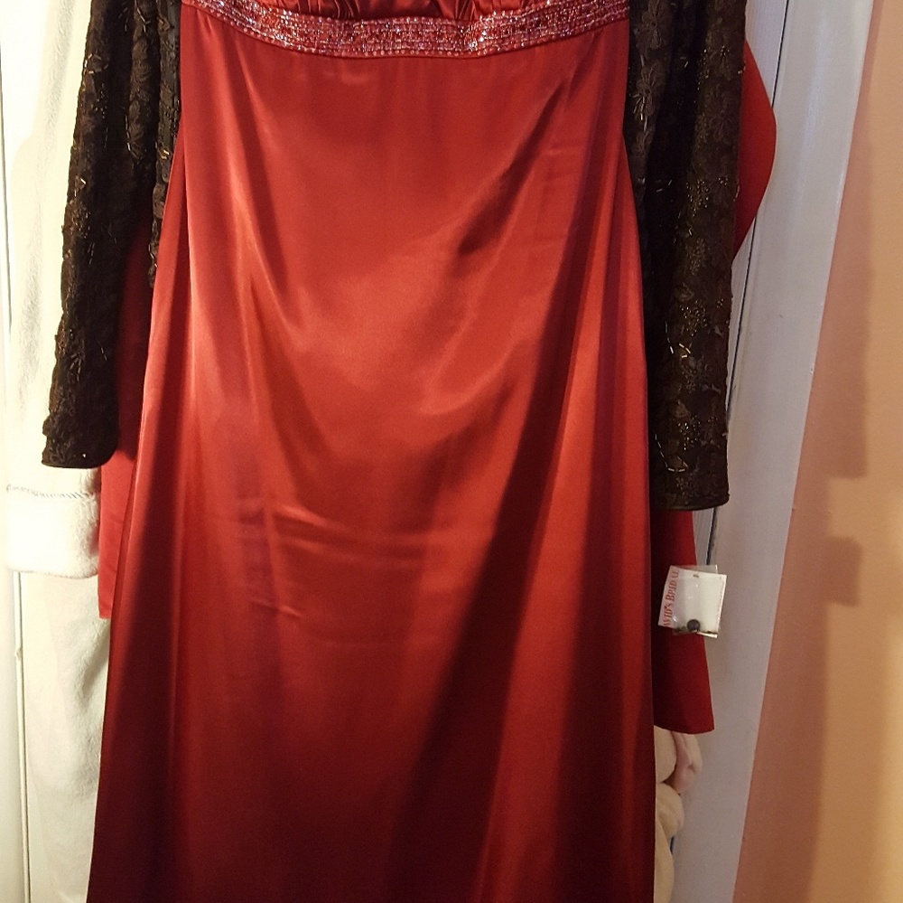 gown