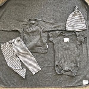 Burt's Bees Welcome Home Baby Set