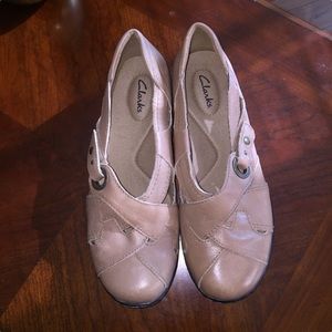Taupe/nude Clarks