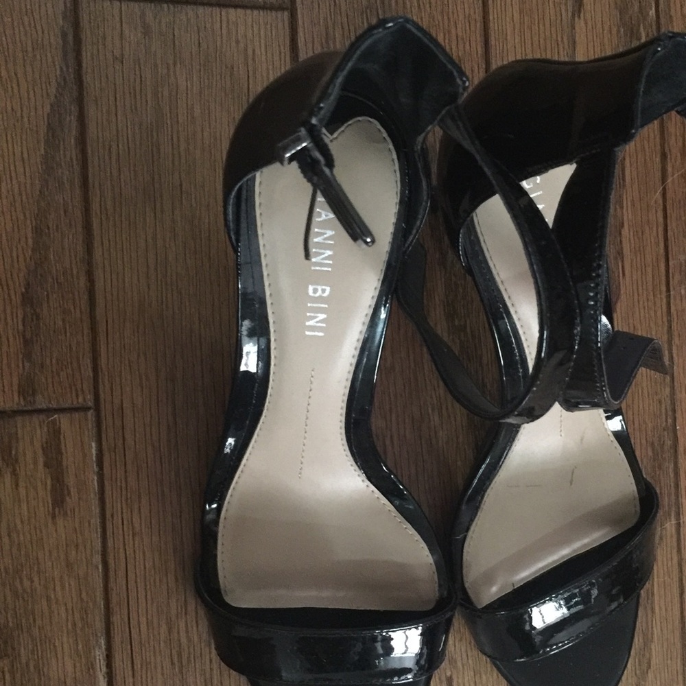 Gianni Bini sandals