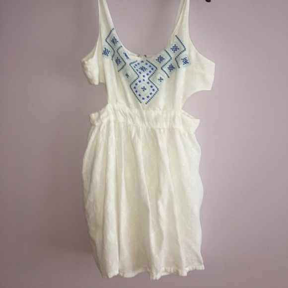 HOLLISTER BETTY CUT OUT DRESS - Picture 2 of 3