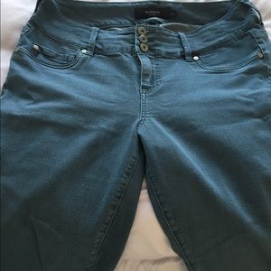 Hardly worn dusty blue skinny jeans!