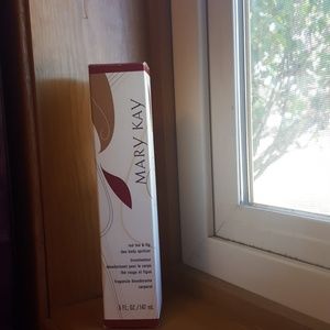 Mary Kay red tea and fig deo body spritzer 5 fl oz