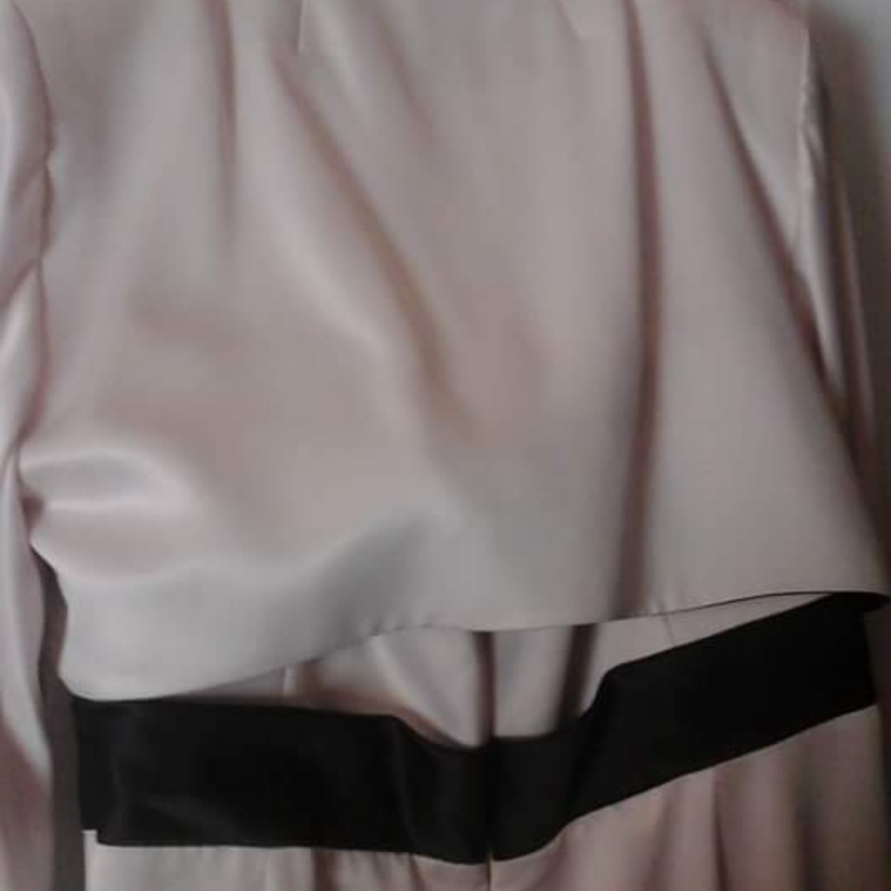 Gown - Picture 4 of 4