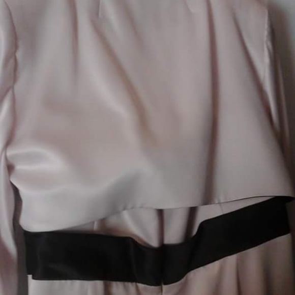 Gown - Picture 4 of 4