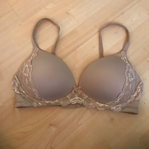 Victoria secret bra size 38C no wire