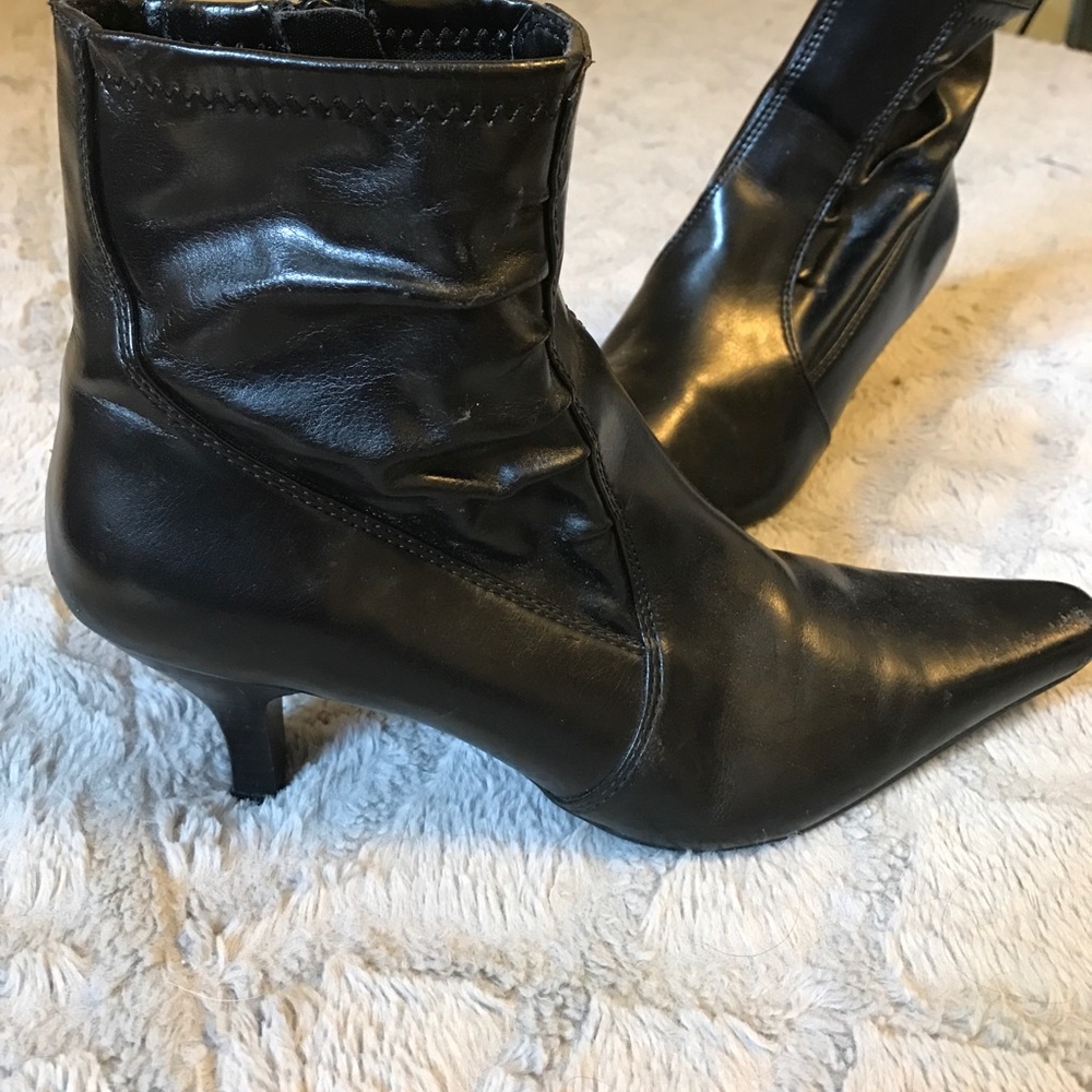 Black pointed toe ankle boots