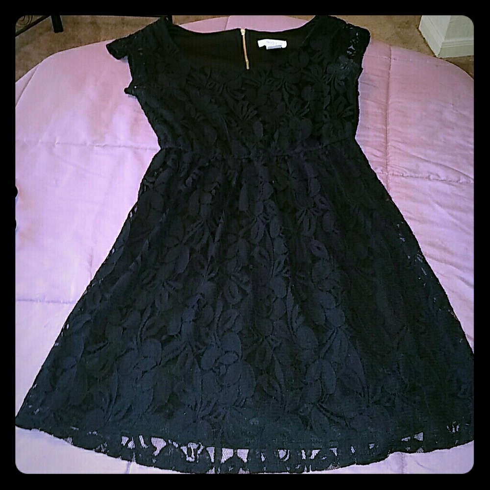 ❤Black Skater Dress With Lacey Flower Pattern❤
