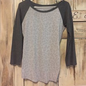 gray leopard baseball tee