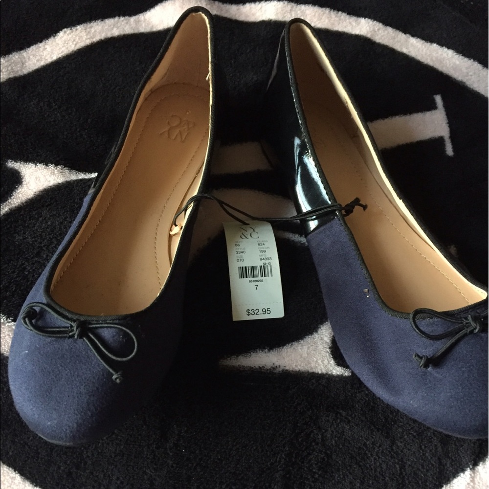 Navy blue woman's flat NWT size 7