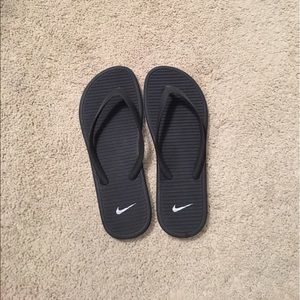 NIKE flip flops!!