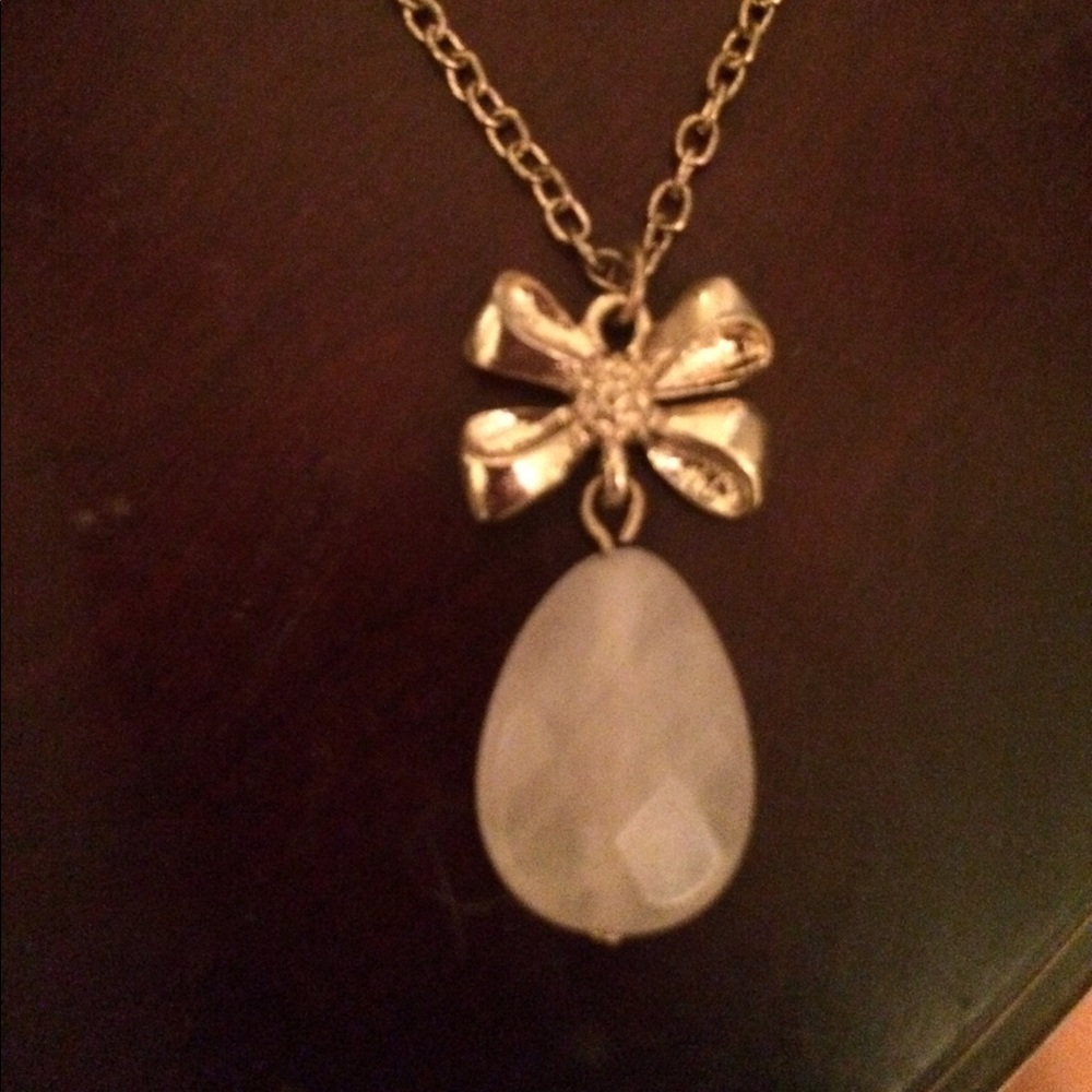 Gold Tone Bow and Teardrop Pendant Necklace