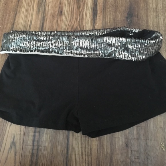 Workout Clothes - Picture 4 of 7