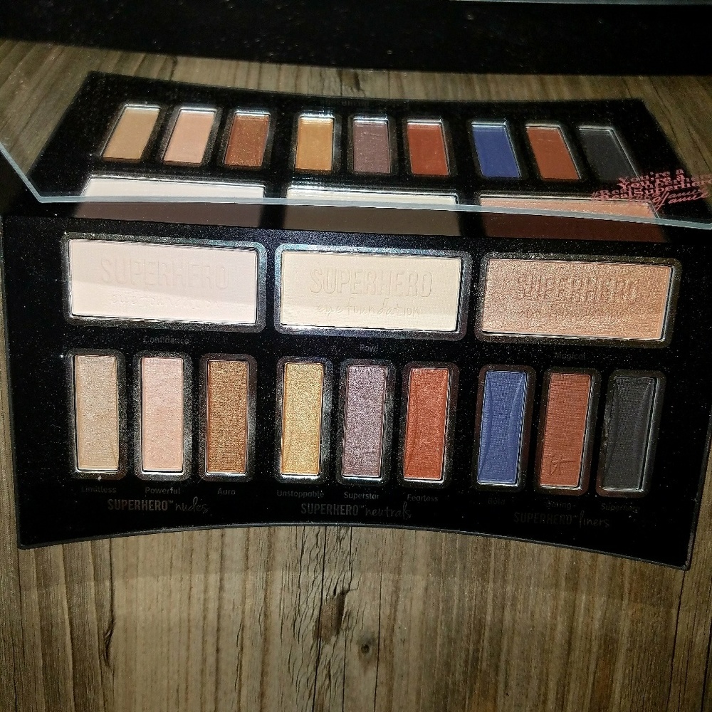 IT Cosmetics Superhero eyeshadow pallette