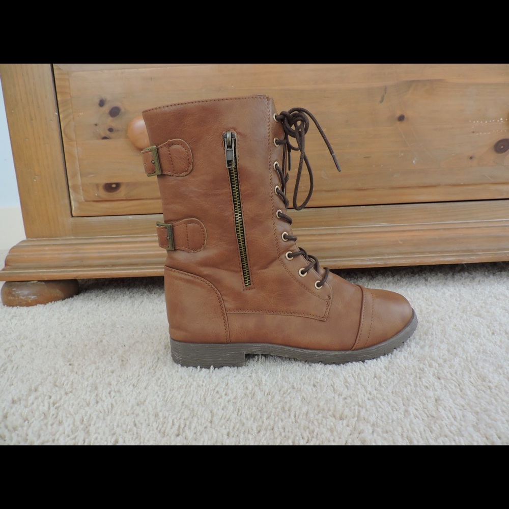 Tan lace up boots!