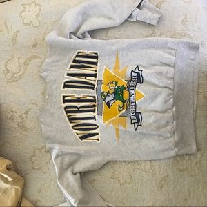 Norte dame crewneck fits a M