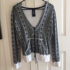 Black &a white skull pattern sweater