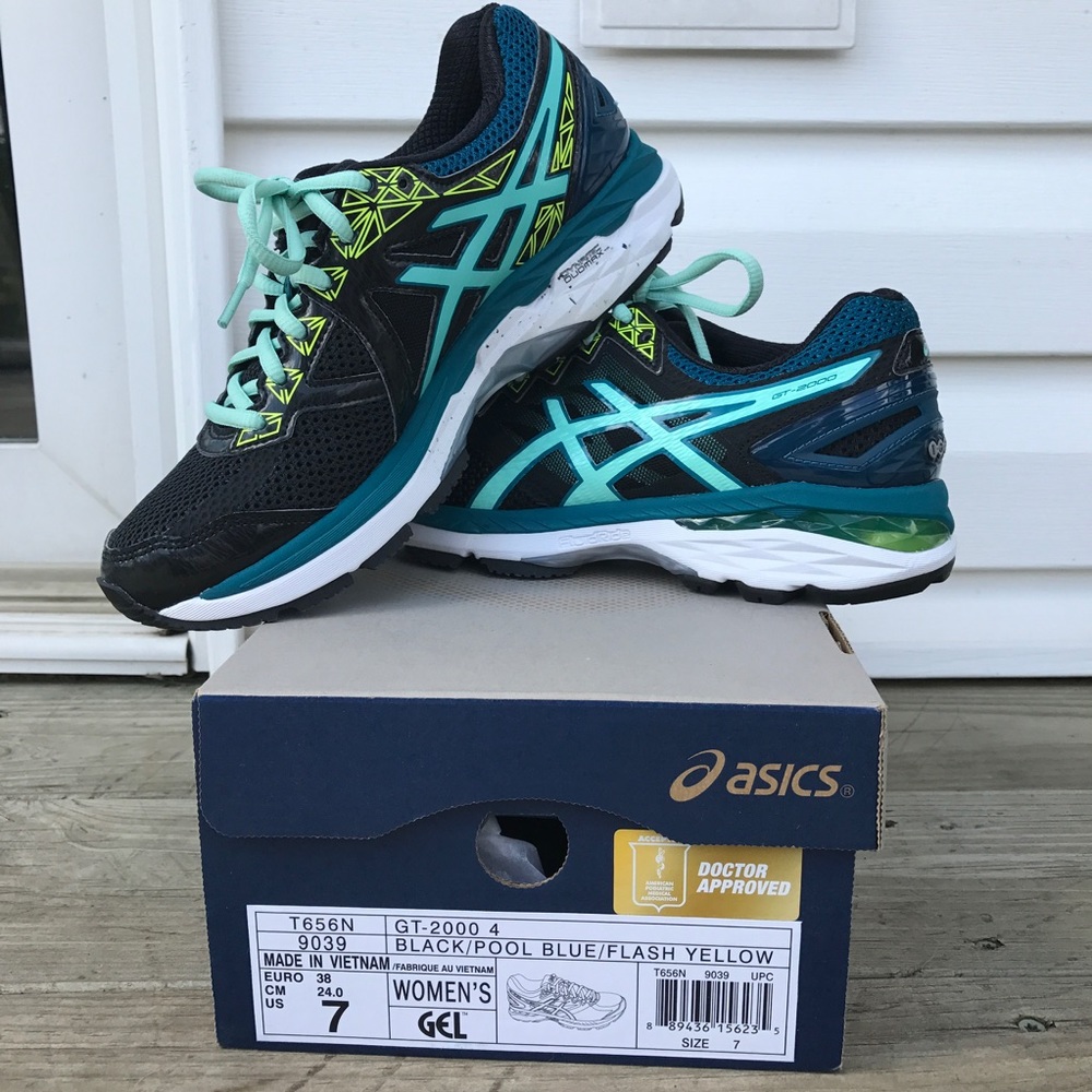 Brand new Women's Gel Asics size 7