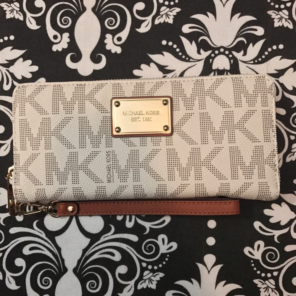 Michael Kors Jet set travel logo Wristlet
