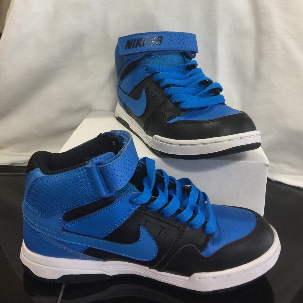 Nike Sneakers Boys Youth size 3