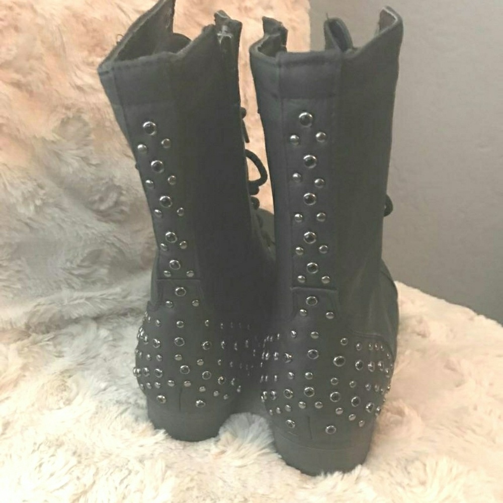 SOLD!!Boots - Picture 2 of 4