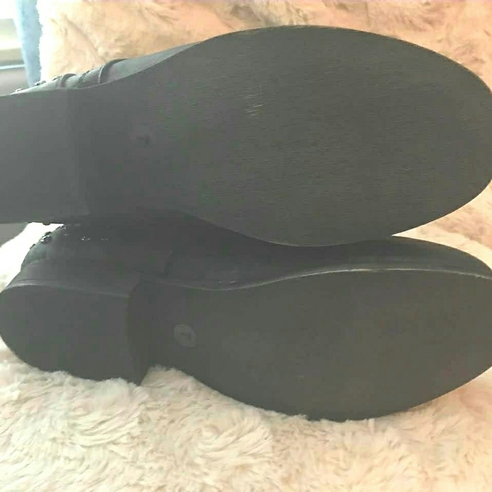 SOLD!!Boots - Picture 3 of 4
