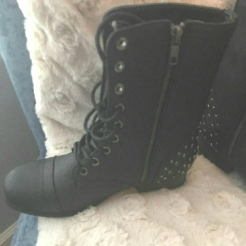 SOLD!!Boots - Picture 4 of 4