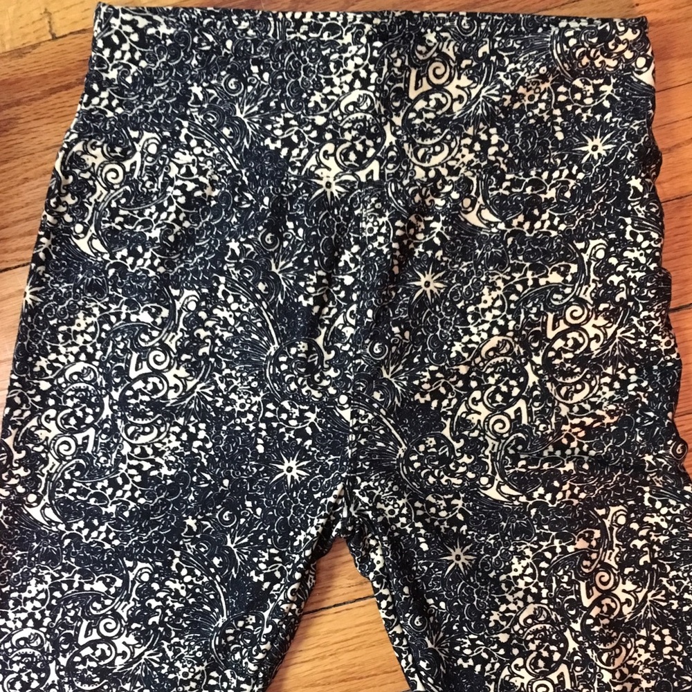 LuLaRoe OS Leggings never worn