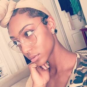 Meet your Posher, Mia