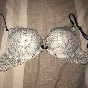 VICTORIA SECRET PUSH UP BRA