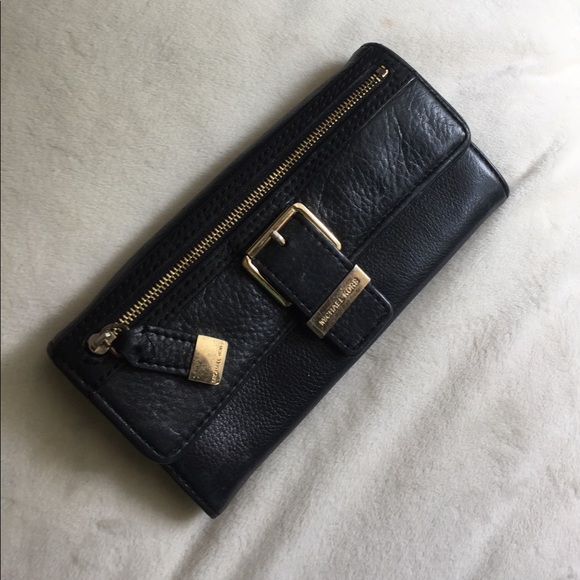 Michael Kors Handbags - MIchael Kors Wallet • black