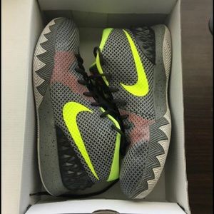 Kyrie 1 basketball shoes. Size 10.5