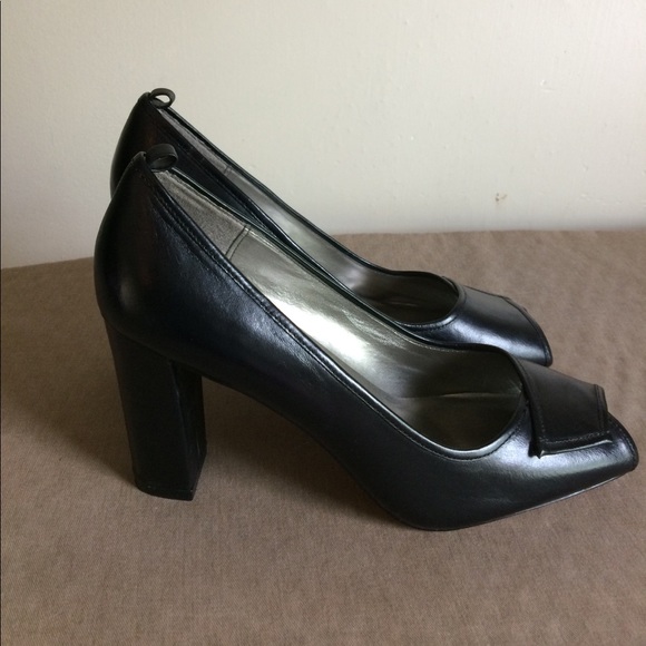 Brand New Black Leather Peep Toe Size 9M Pumps - Picture 2 of 5