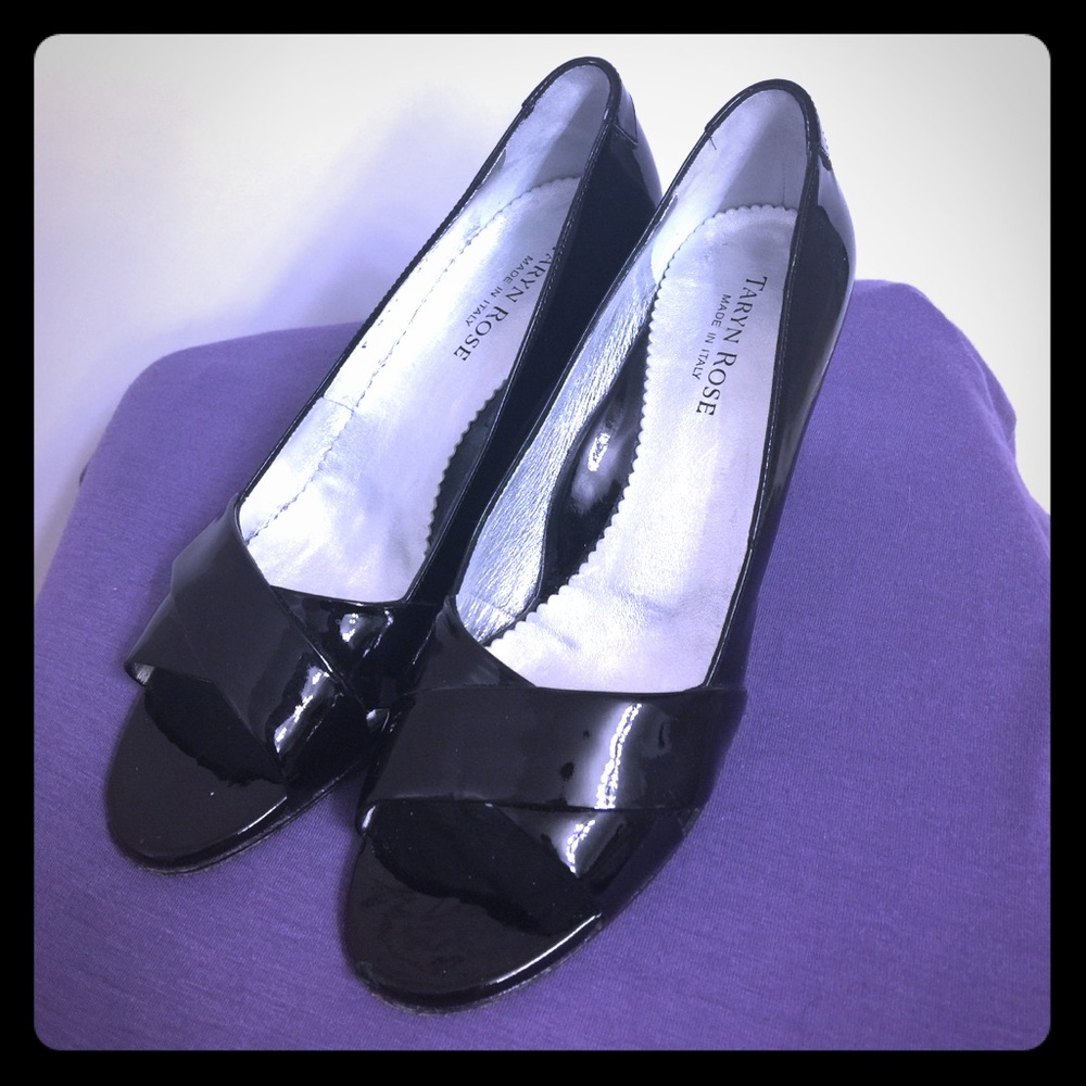 Stunning Taryn Rose Patent Leather Peep Toe 👠