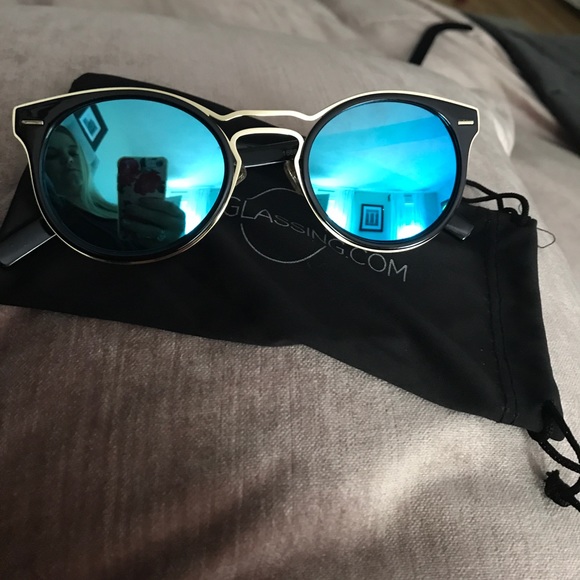 sunglassing.com Accessories - {Sunglasses} Mirror Lens w. Black/Gold Frame