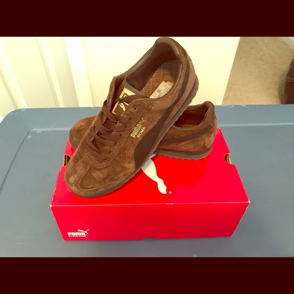 Woman's Pumas Size 9